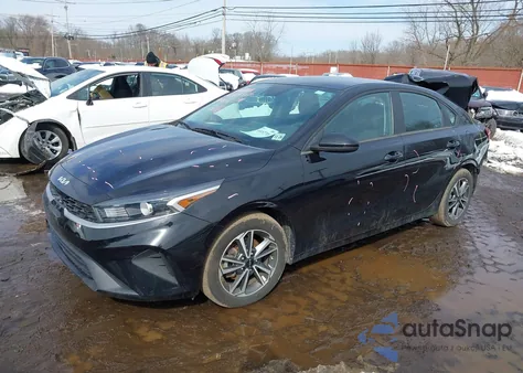 2022 Kia Forte Lxs z USA, uszkodzony, nr VIN 3KPF24AD6NE425962